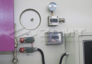 上滑塊行程電動調(diào)節(jié)，數(shù)字顯示.jpg
