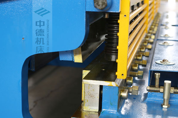 ZDSK-1632選用上海優(yōu)質刀片，使用壽命更長.jpg
