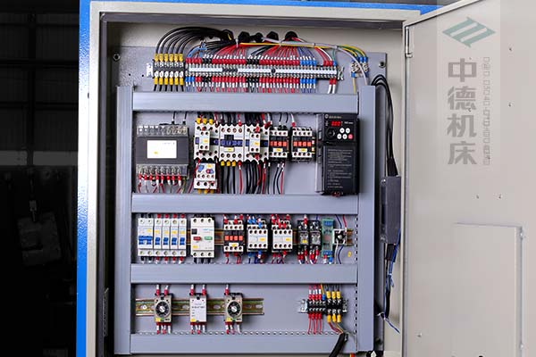 ZDS-2032采用正品電氣元件，裝有變頻驅(qū)動，控制精確，穩(wěn)定耐用壽命長.jpg
