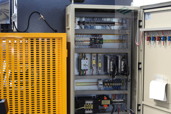 ZDPE10025-ESTUN原廠適配電氣箱總成，抗干擾能力強，電氣運行穩(wěn)定.jpg